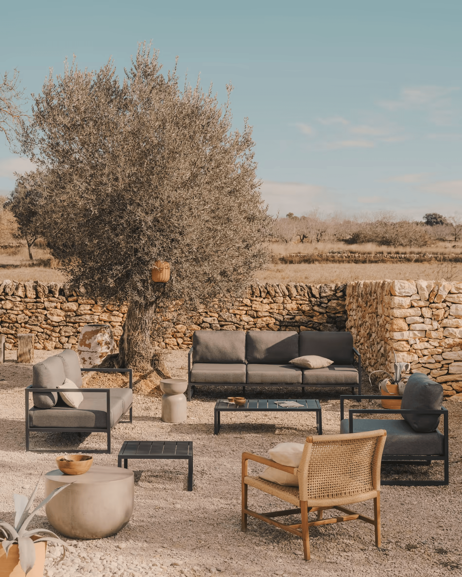 Stolik pomocniczy ogrodowy COMOVA zielony La Forma    Eye on Design