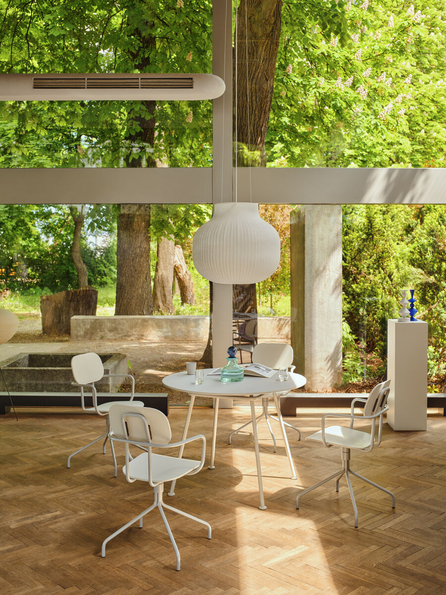 Krzesło obrotowe NEW SCHOOL perłowy biały [Milena] MDD    Eye on Design