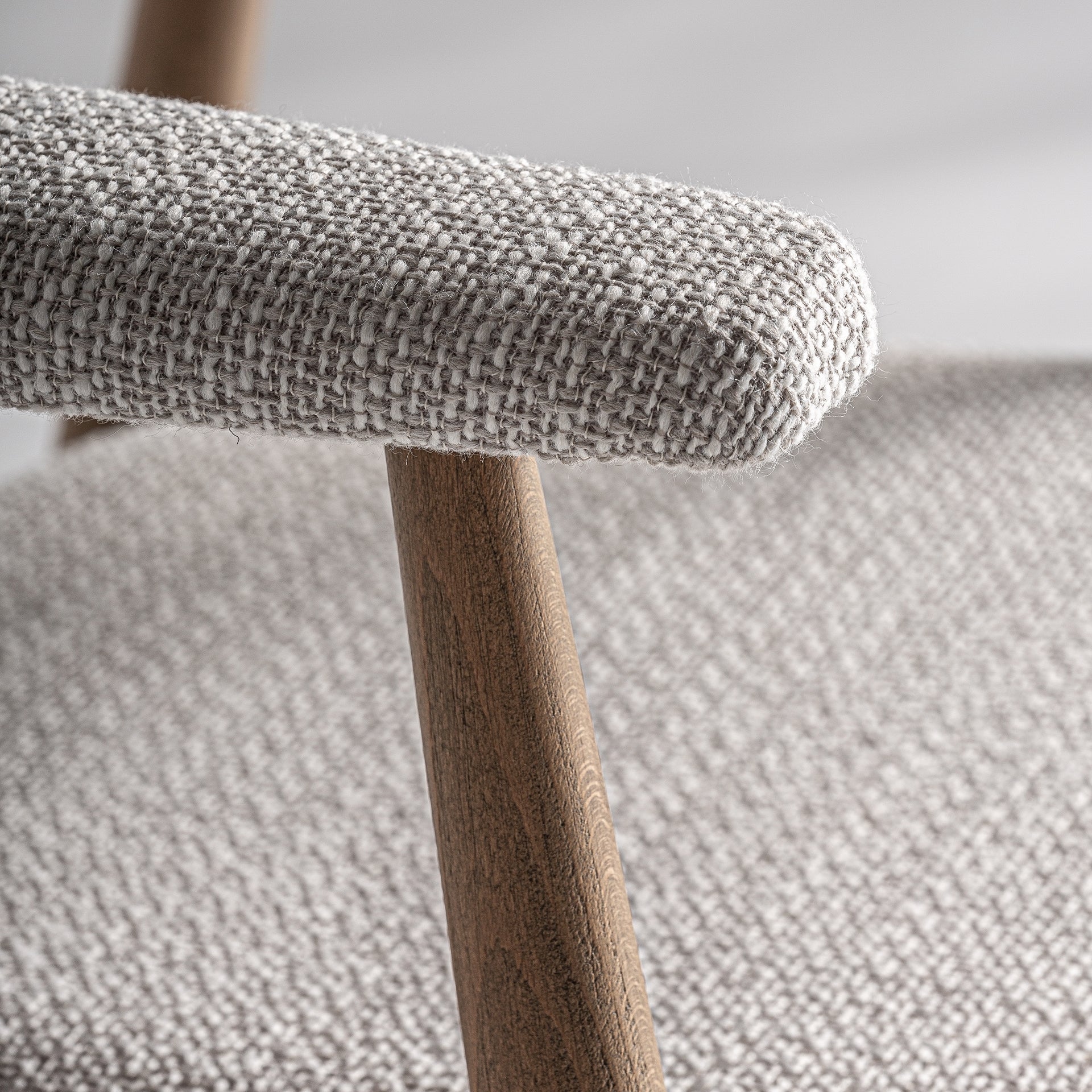 DILBEEK Bar Stool Beige with Beech Base