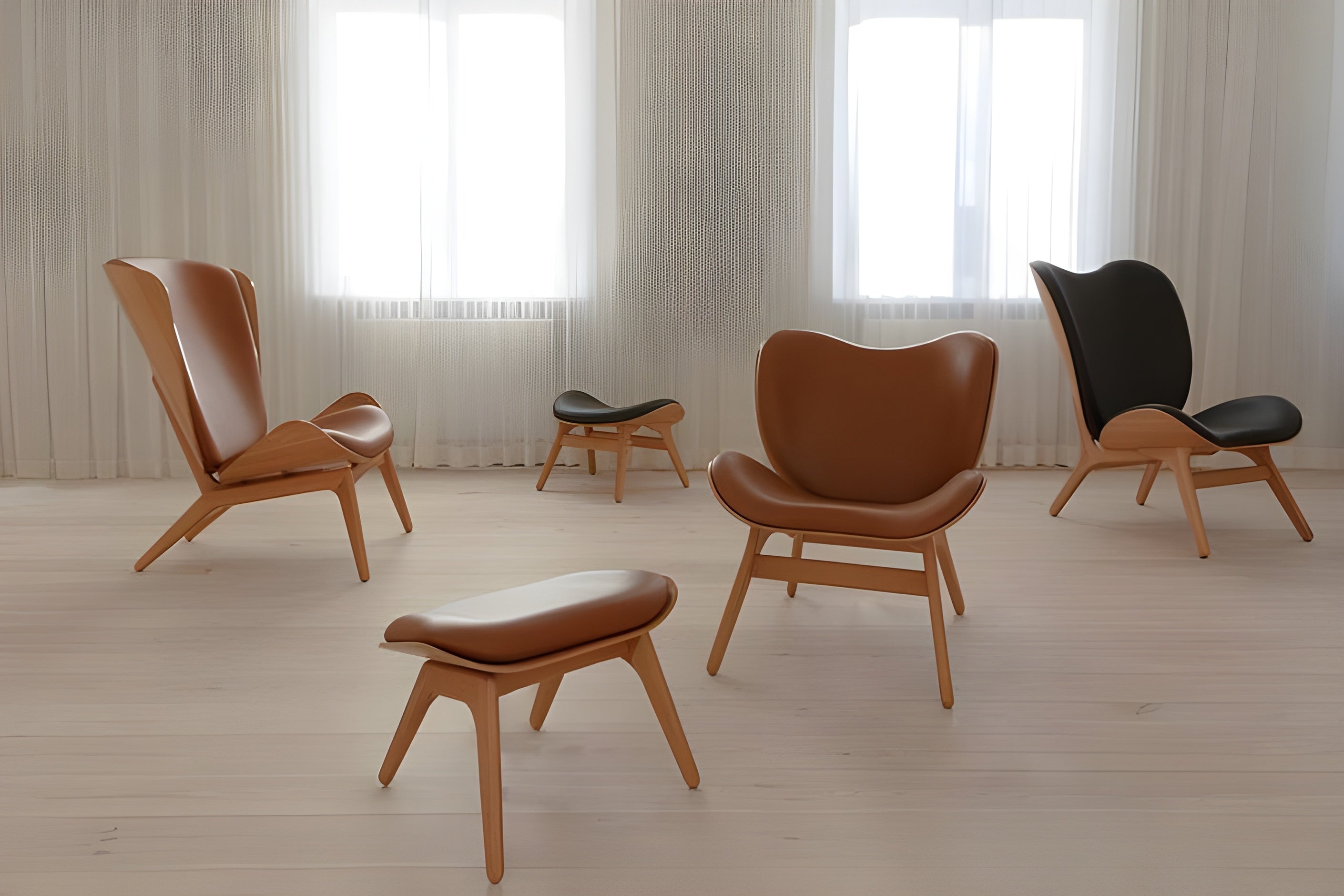 Fußstütze READER braunes Leder mit Eichenbasis