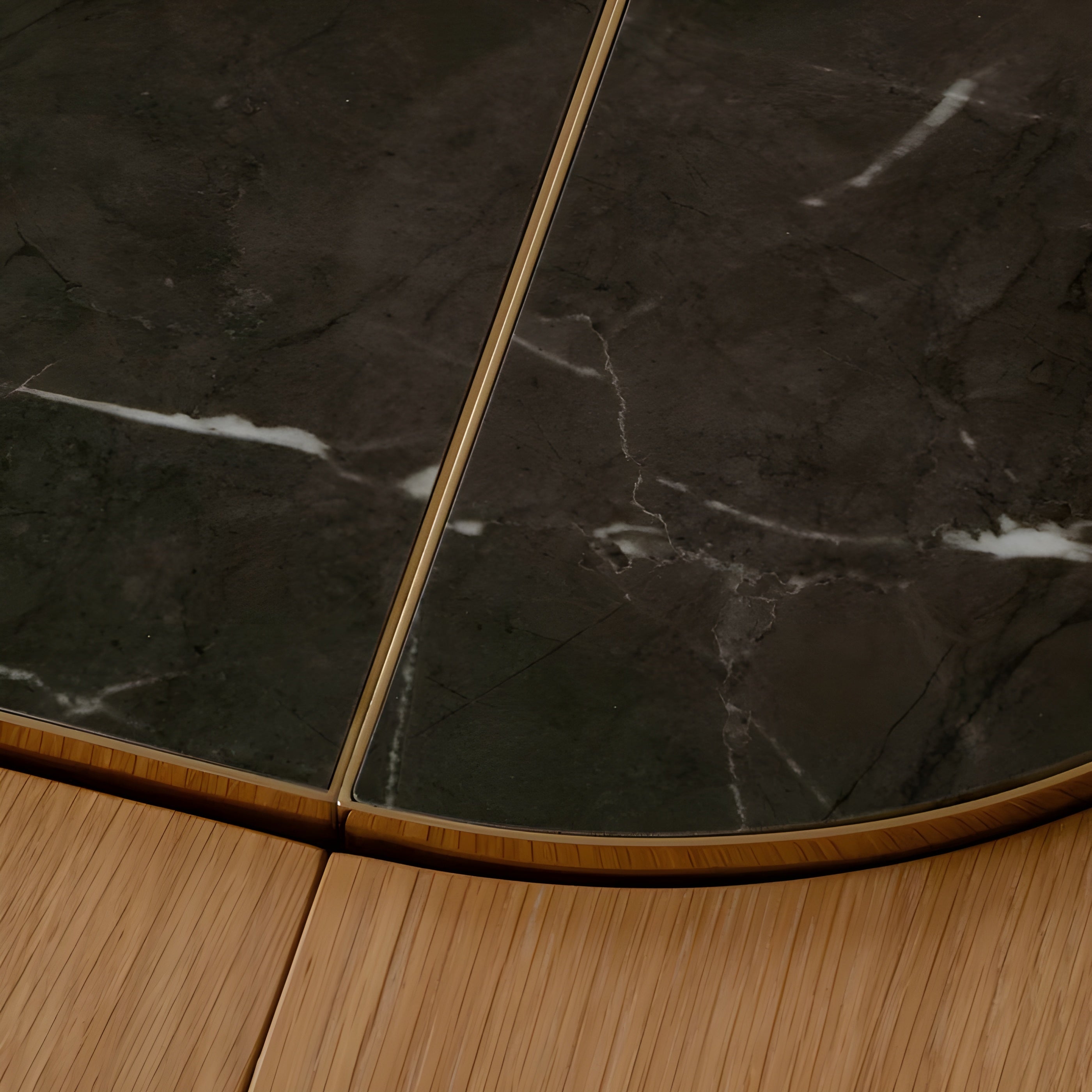 Ausziehbarer runder Tisch COMFORT CIRCLE aus Eiche mit Marmortischplatte