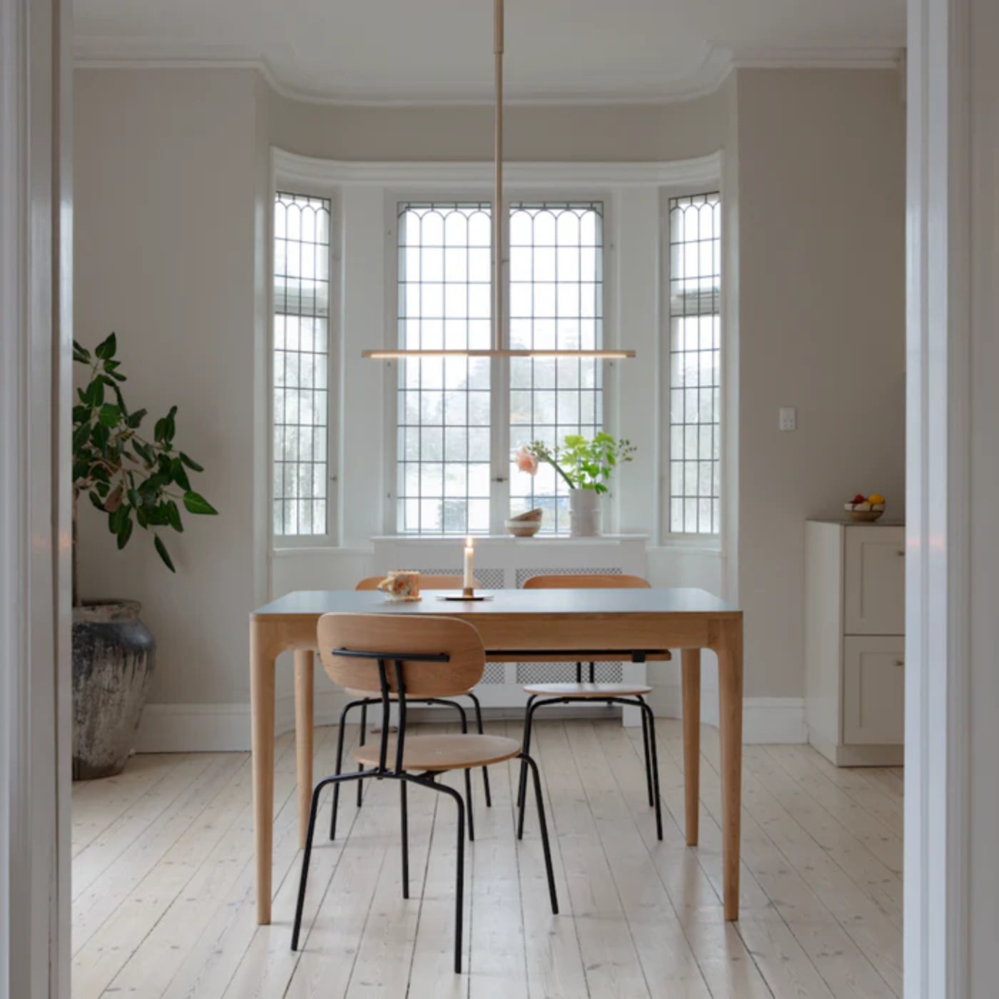 Ausziehbarer Tisch HEART'N'SOUL grau mit Eichenbasis