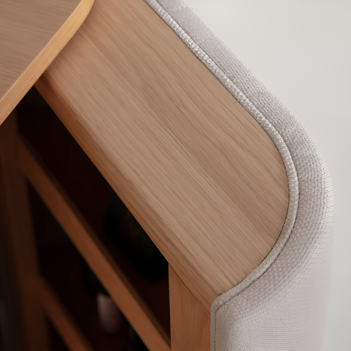 Schrank TREASURES grün mit Eichenbasis