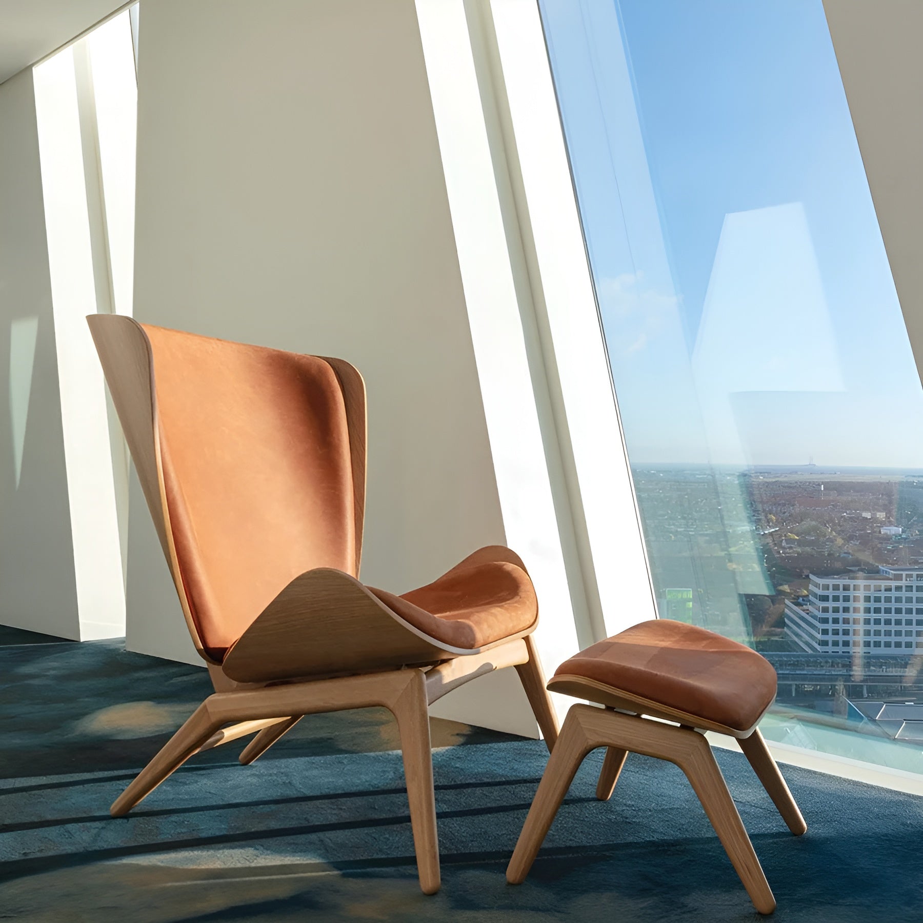 Sessel READER aus cognacfarbenem Leder mit Eichenbasis