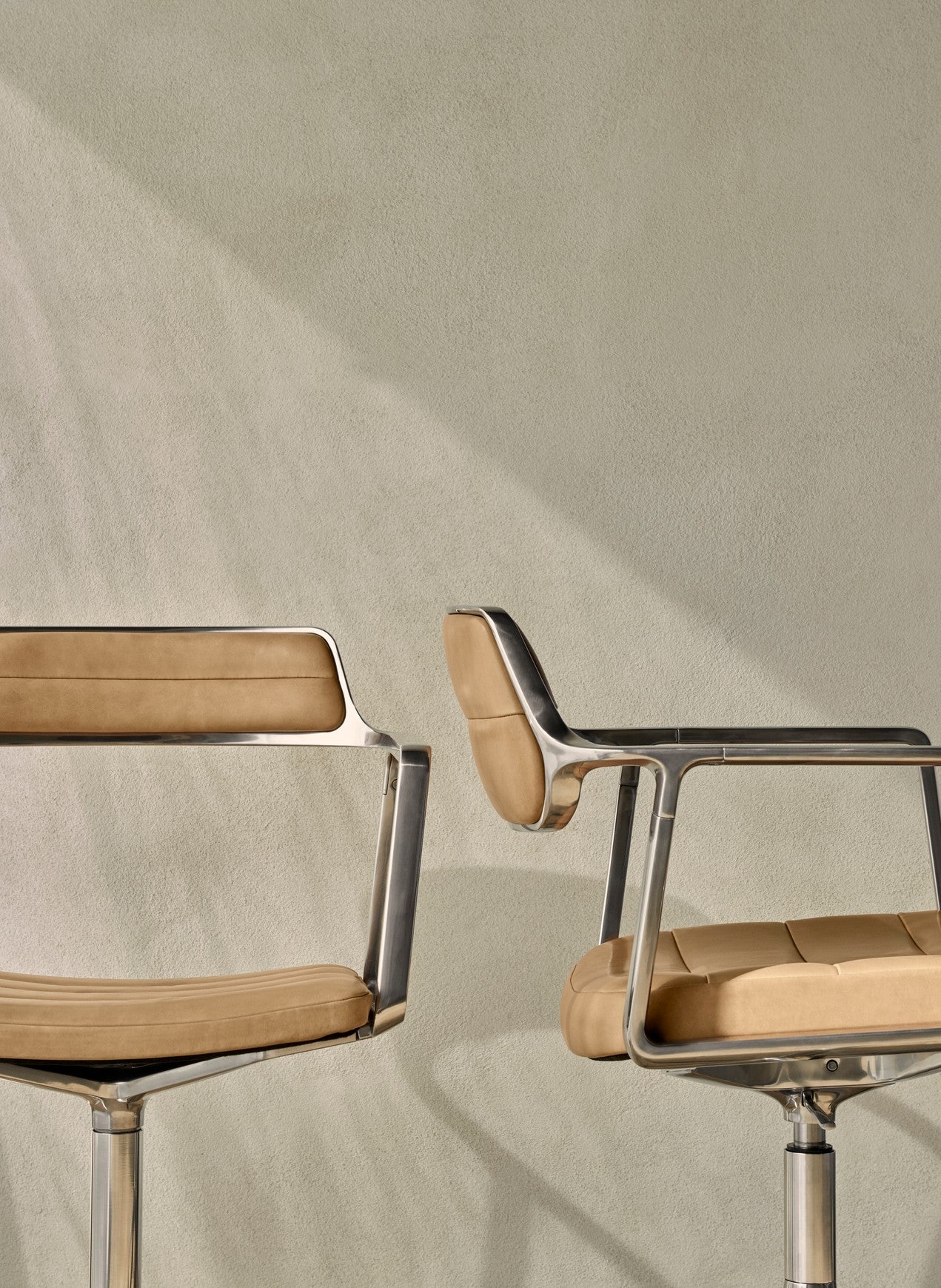 Bürostuhl 452 karamelbraunes Leder mit Metallbasis