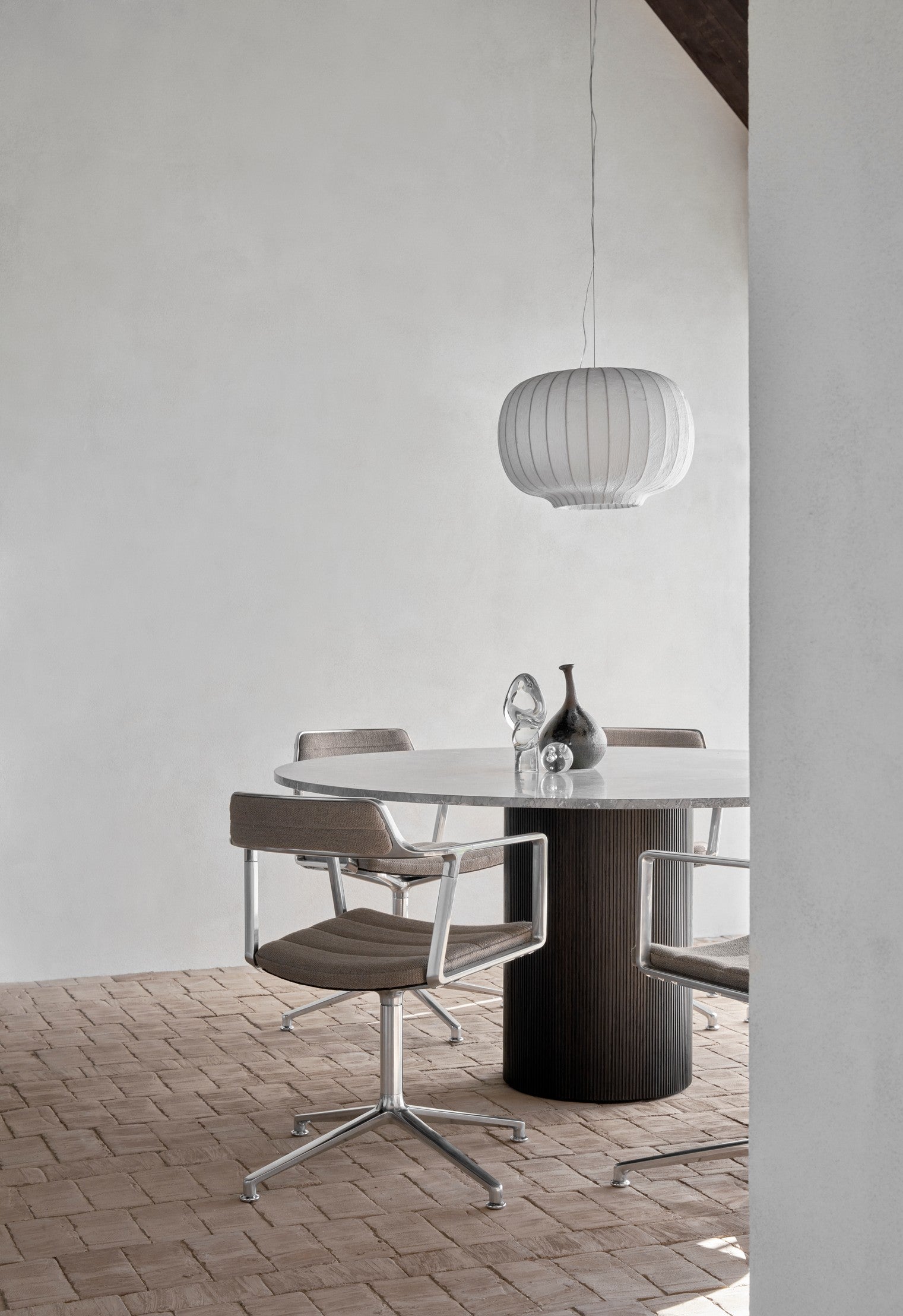 Bürostuhl 452 sandfarbener Stoff mit Metallbasis