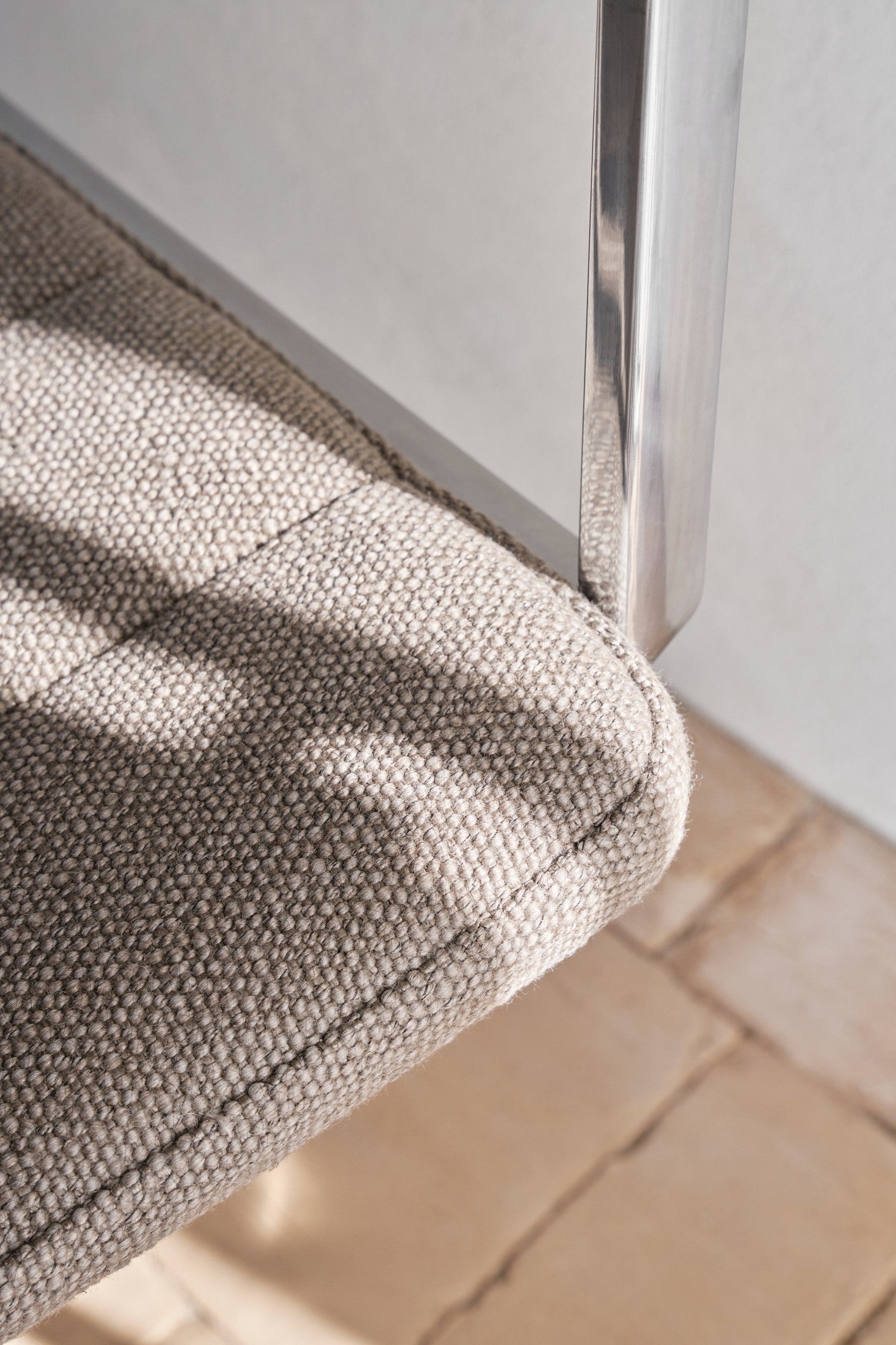 Bürostuhl 452 sandfarbener Stoff mit Metallbasis