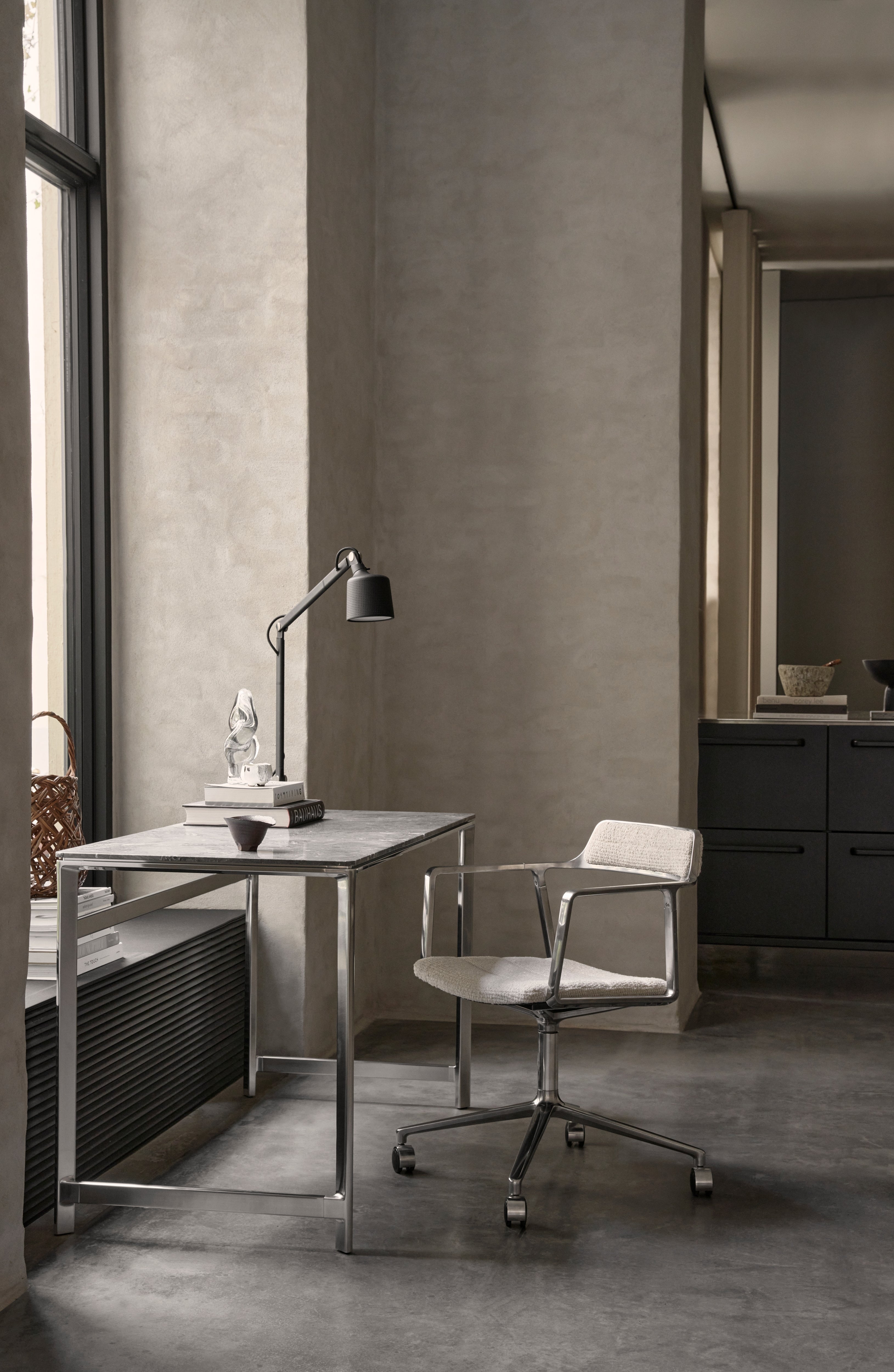 Bürostuhl 452 hellgrauer Stoff mit Metallbasis