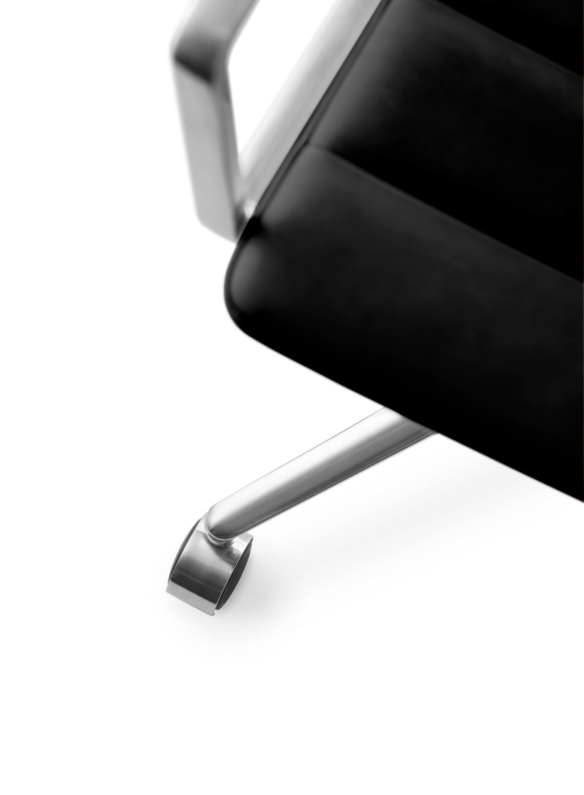 Bürostuhl 452 schwarze Leder mit Metallbasis