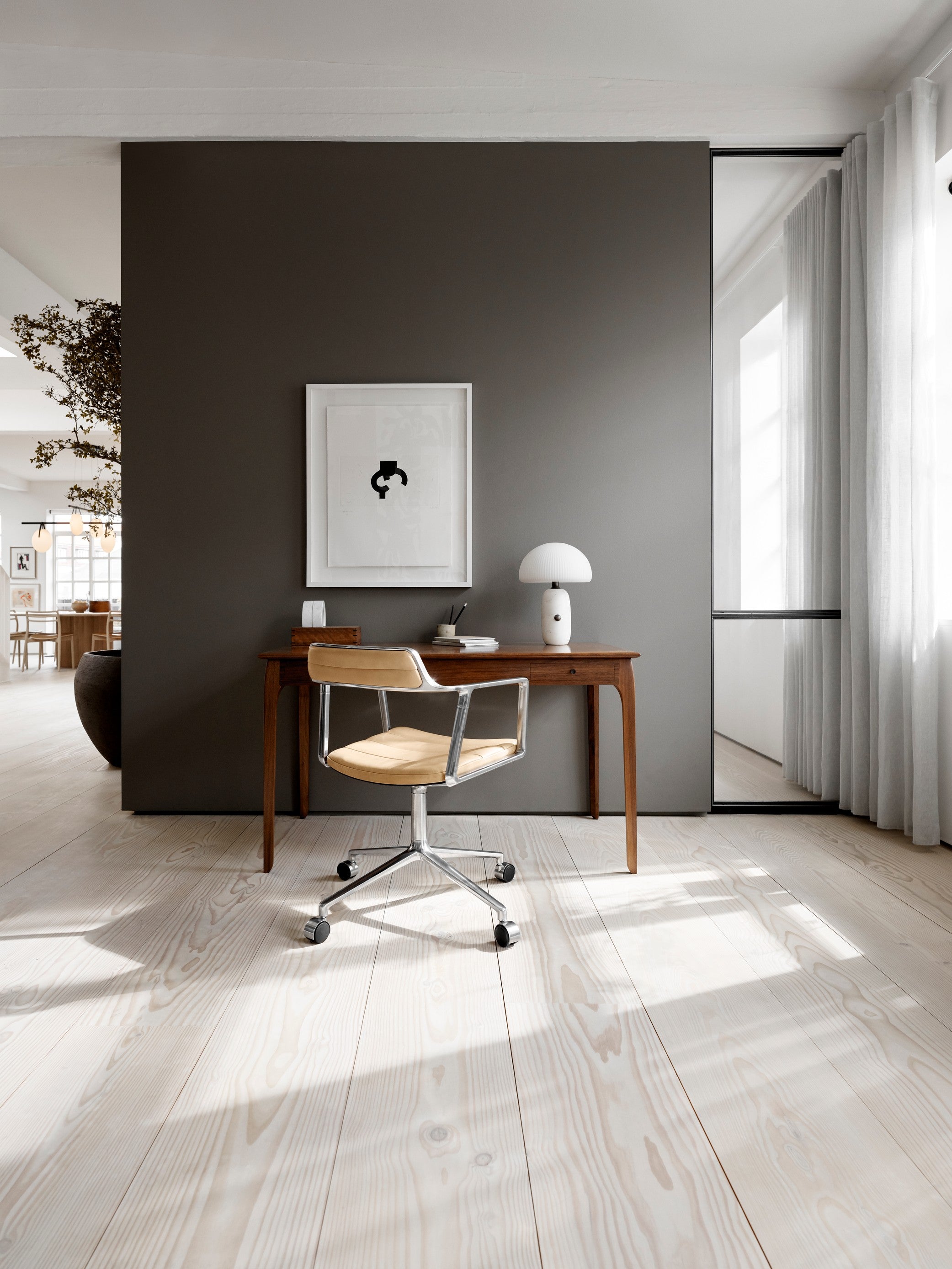 Bürostuhl 452 karamelbraunes Leder mit Metallbasis