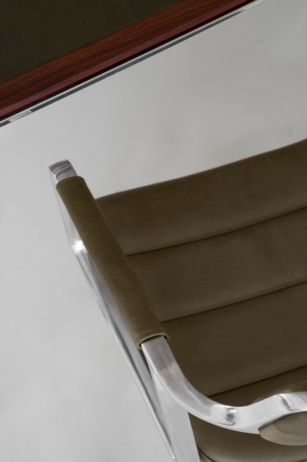 Bürostuhl 453 grüne Leder mit Metallbasis