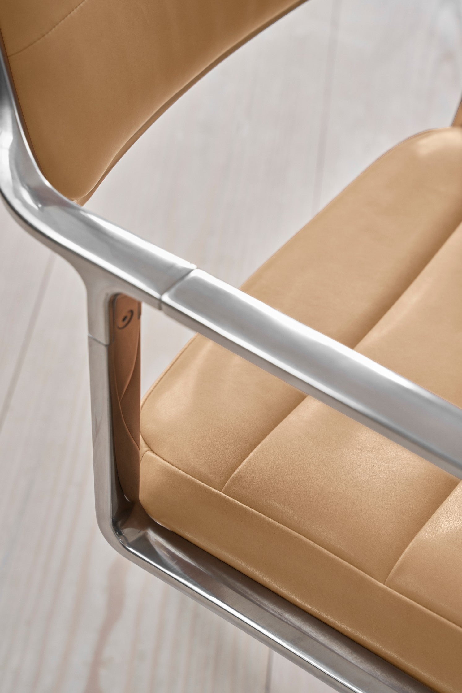 Bürostuhl 453 karamelbraunes Leder mit Metallbasis