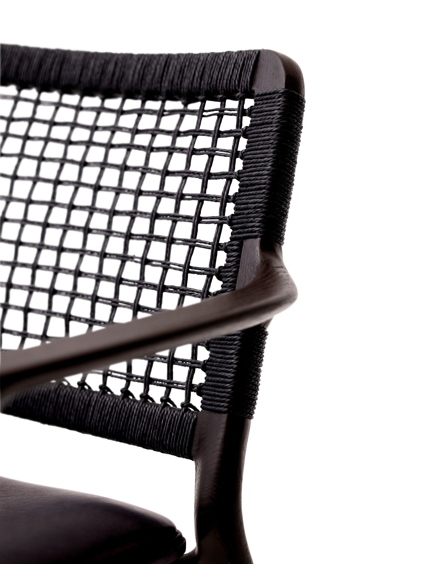 Sessel CABIN schwarze Leder mit dunklem Eichenfuß