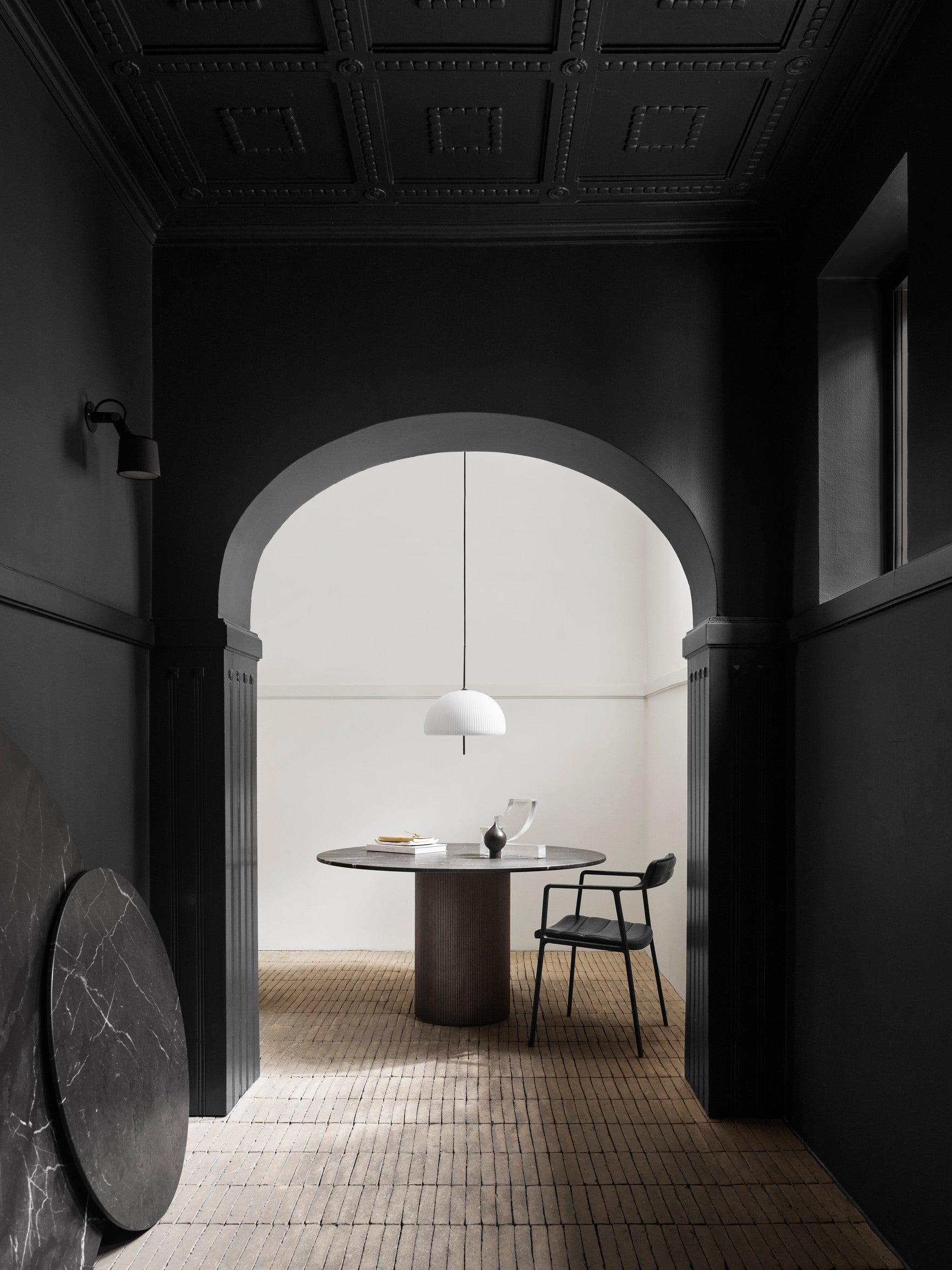 Stuhl 451 schwarze Leder mit schwarzem Metallgestell