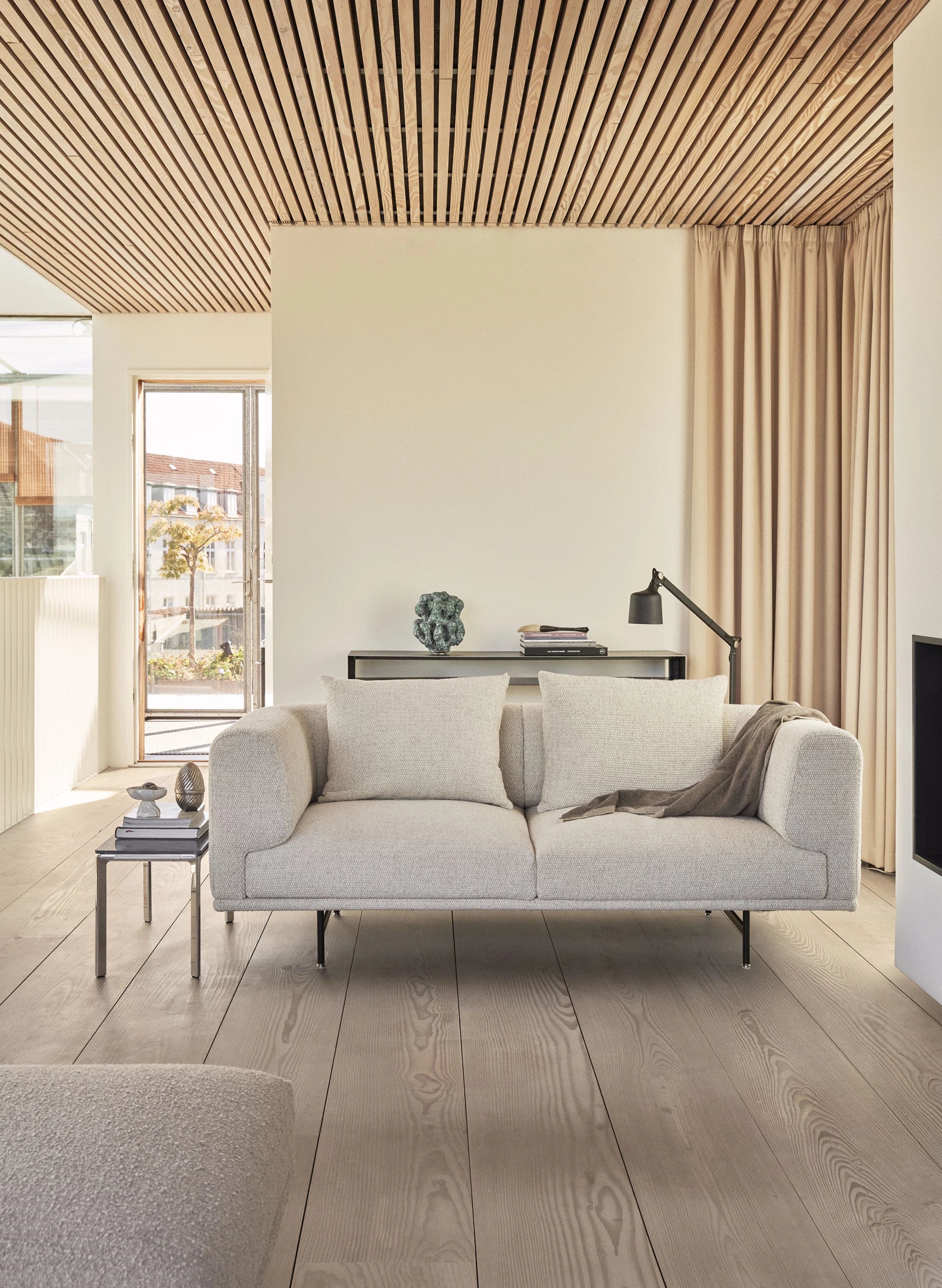 Sofa 2-sitzig CHIMNEY braun Boucle mit Stahlbasis [Antonina] [Amelia spr]