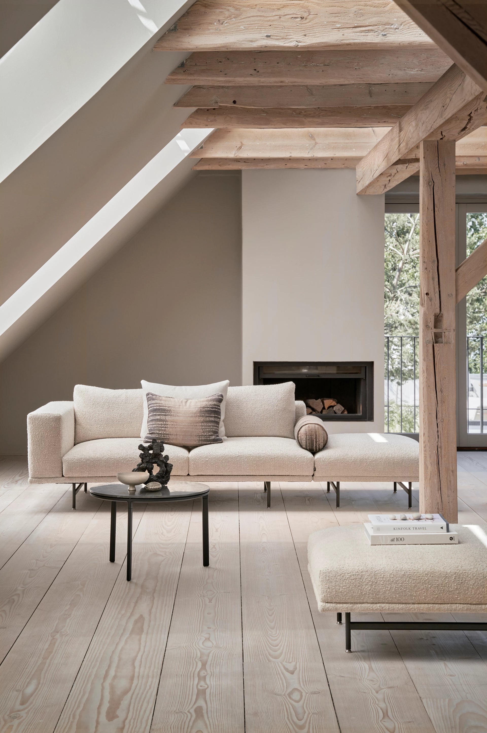 3-Seater LOFT Sofa in Light Gray Boucle with Black Base