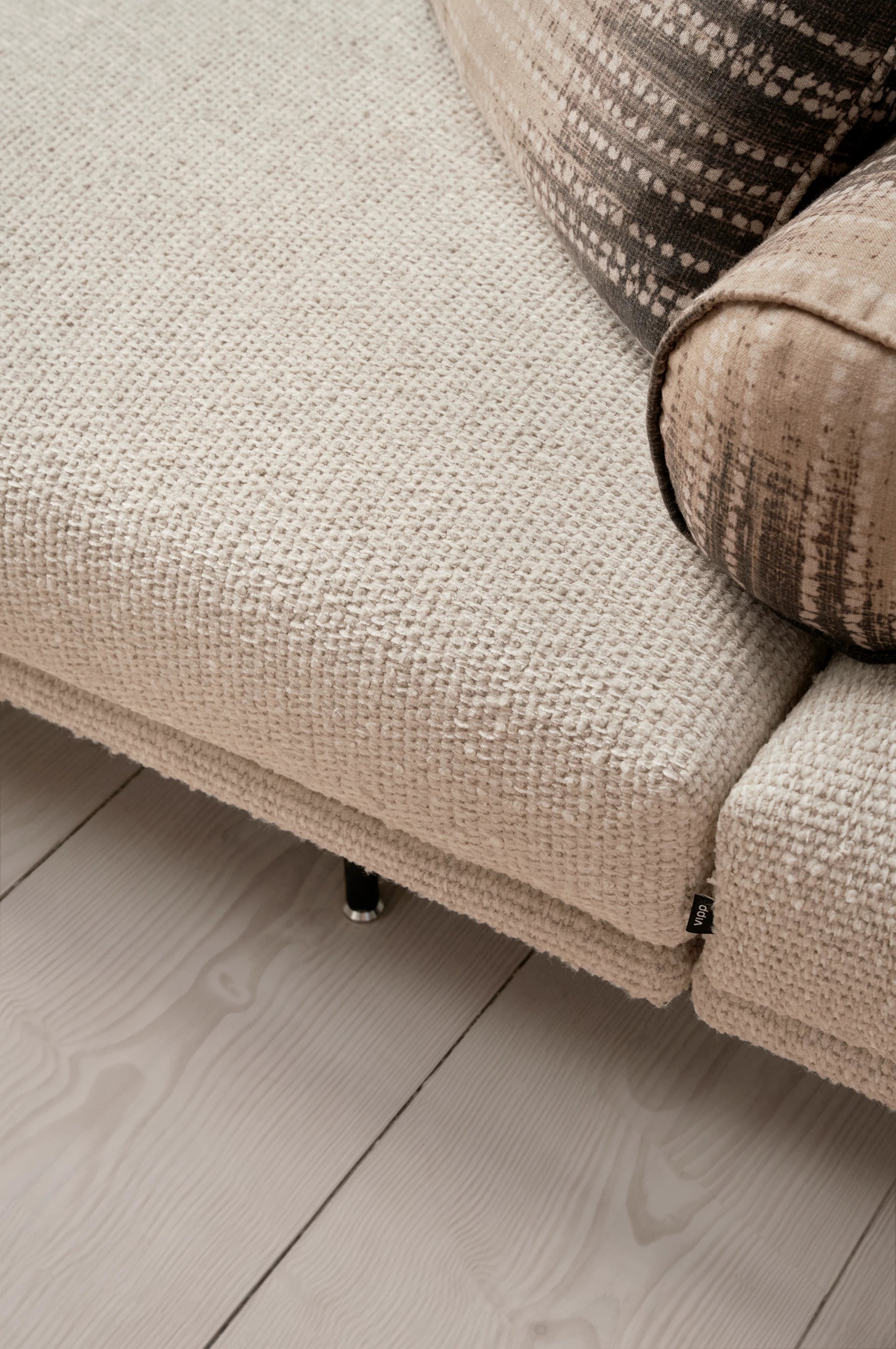 3-Seater LOFT Sofa in Light Gray Boucle with Black Base
