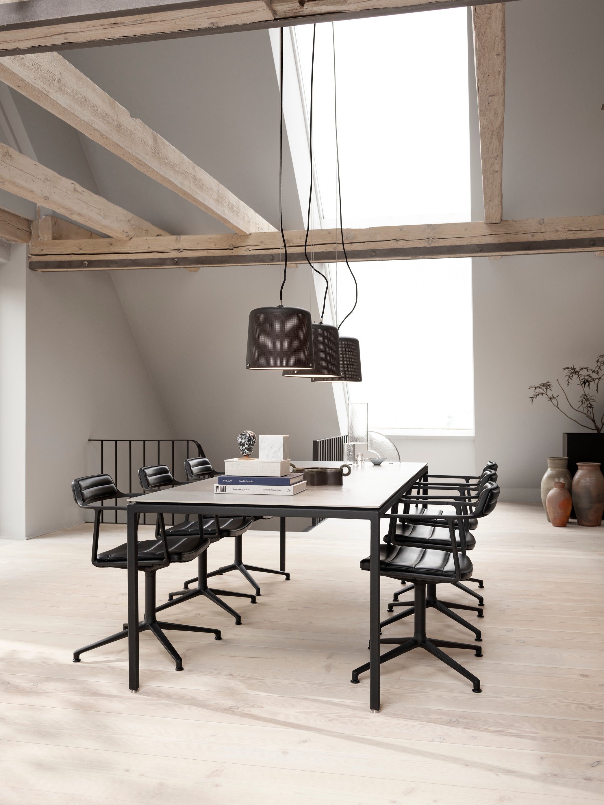 Table 971 gray ceramic top with dark steel base