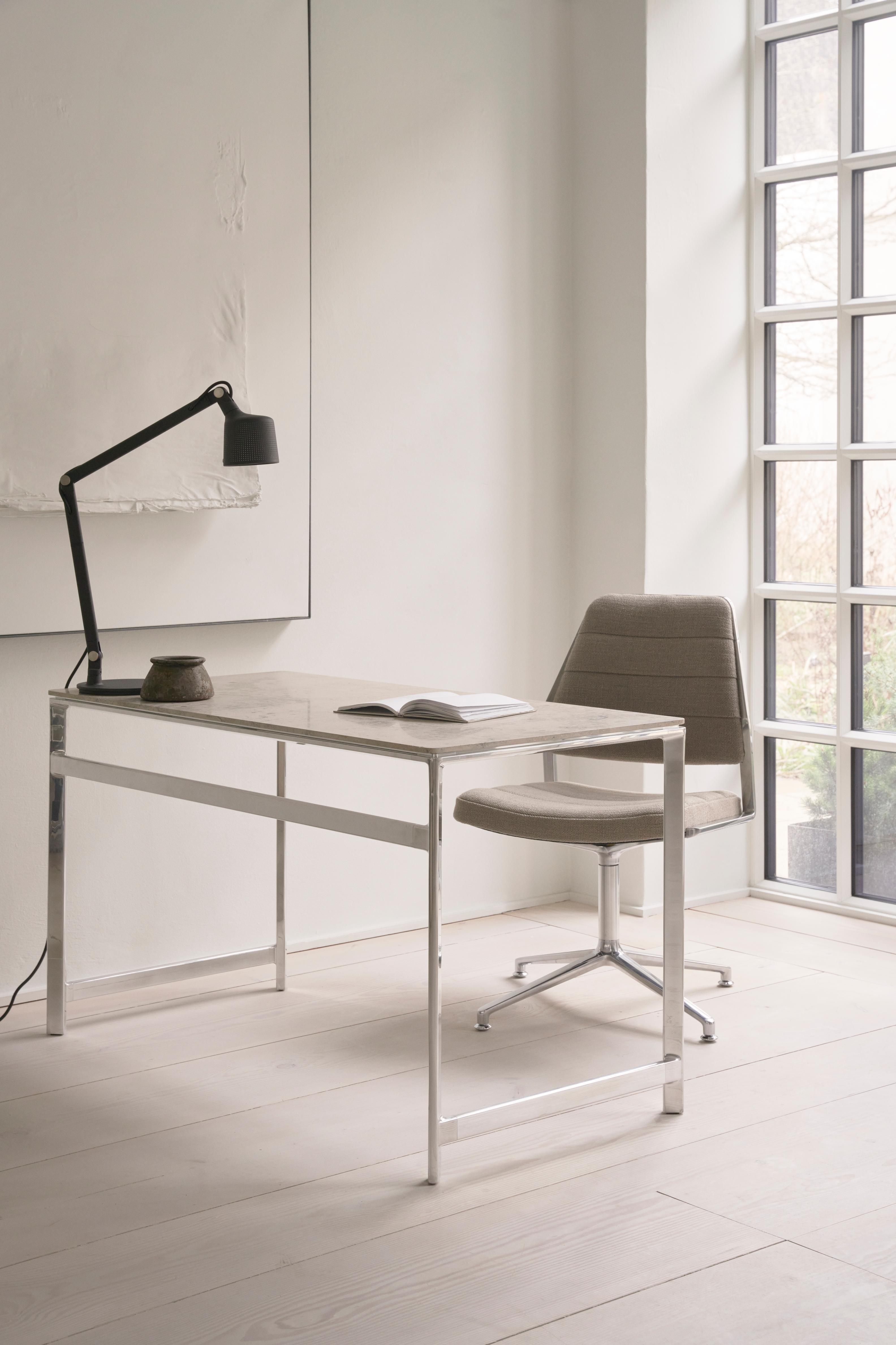 Bürostuhl 454 aus schwarzem Leder mit Metallbasis