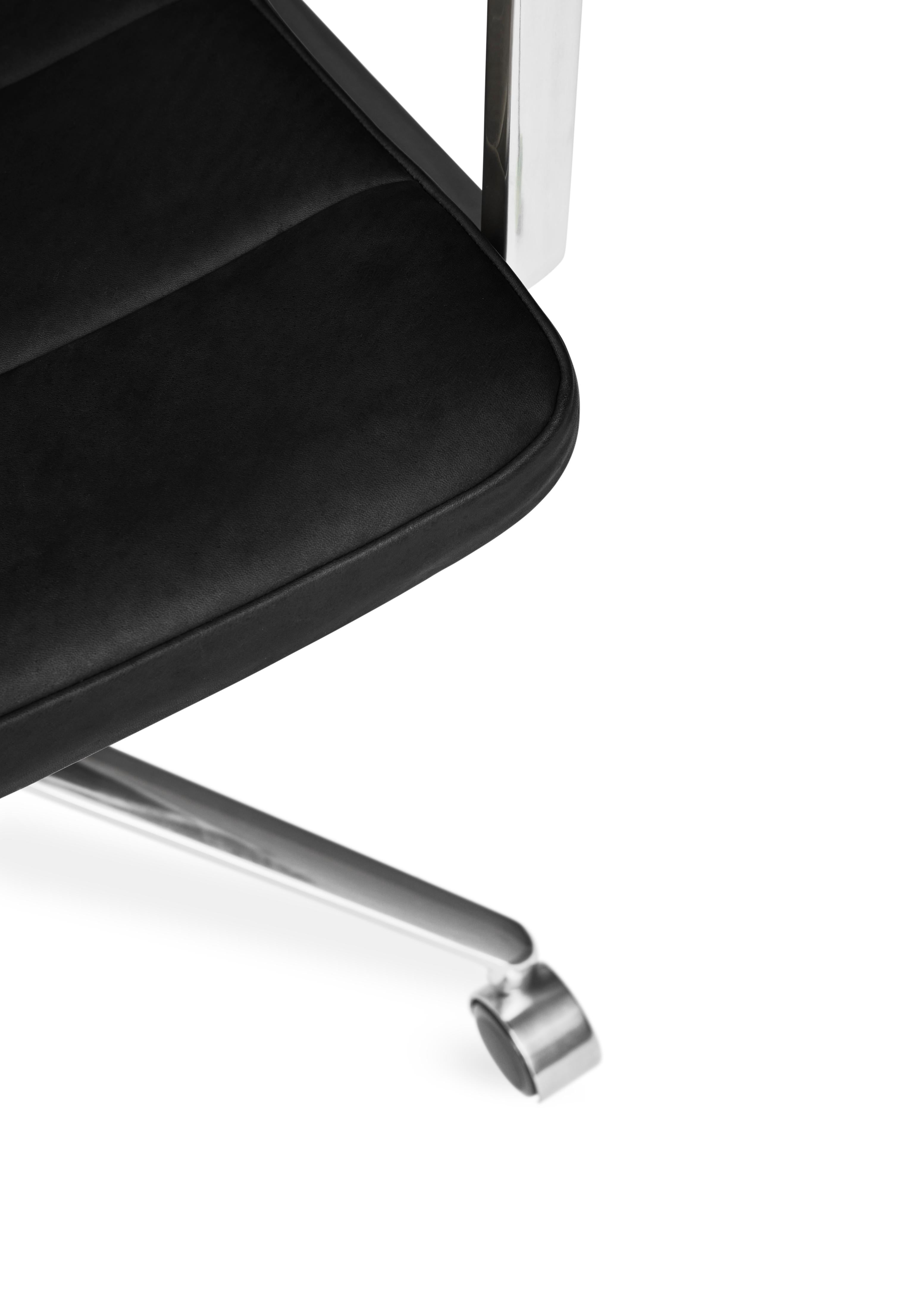 Bürostuhl 455+ mit schwarzem Leder und Metallbasis