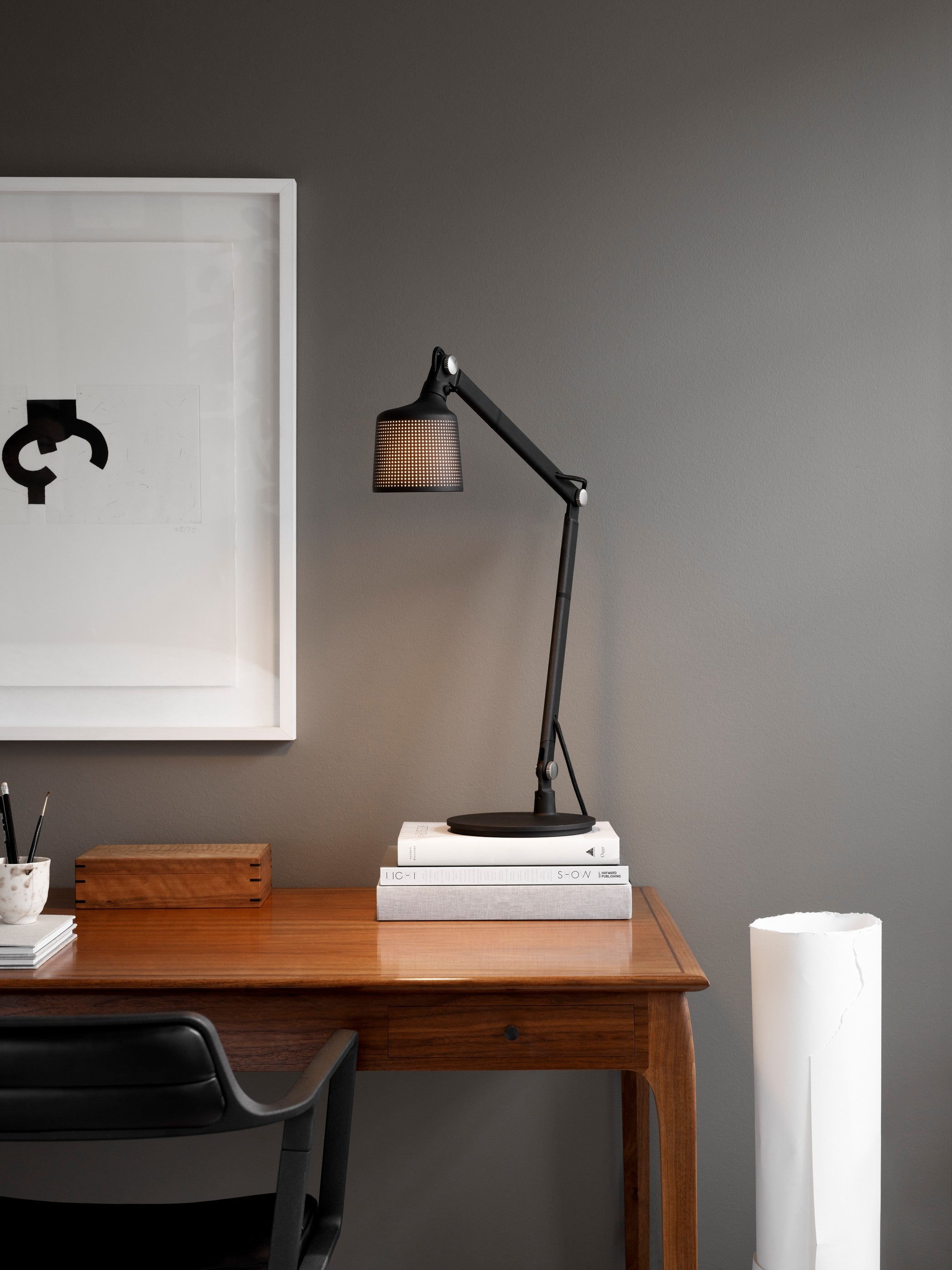 Lampa biurkowa 521 czarny metal – Vipp