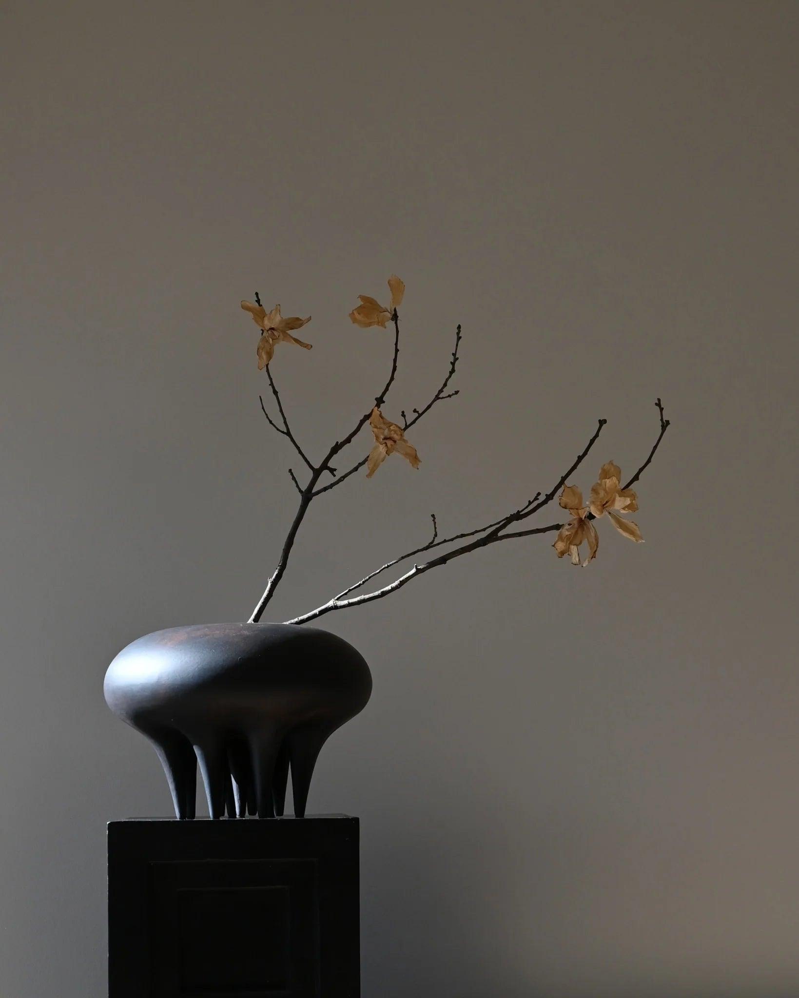 Wazon MEDUSA ciemnobrązowy 101 Copenhagen    Eye on Design