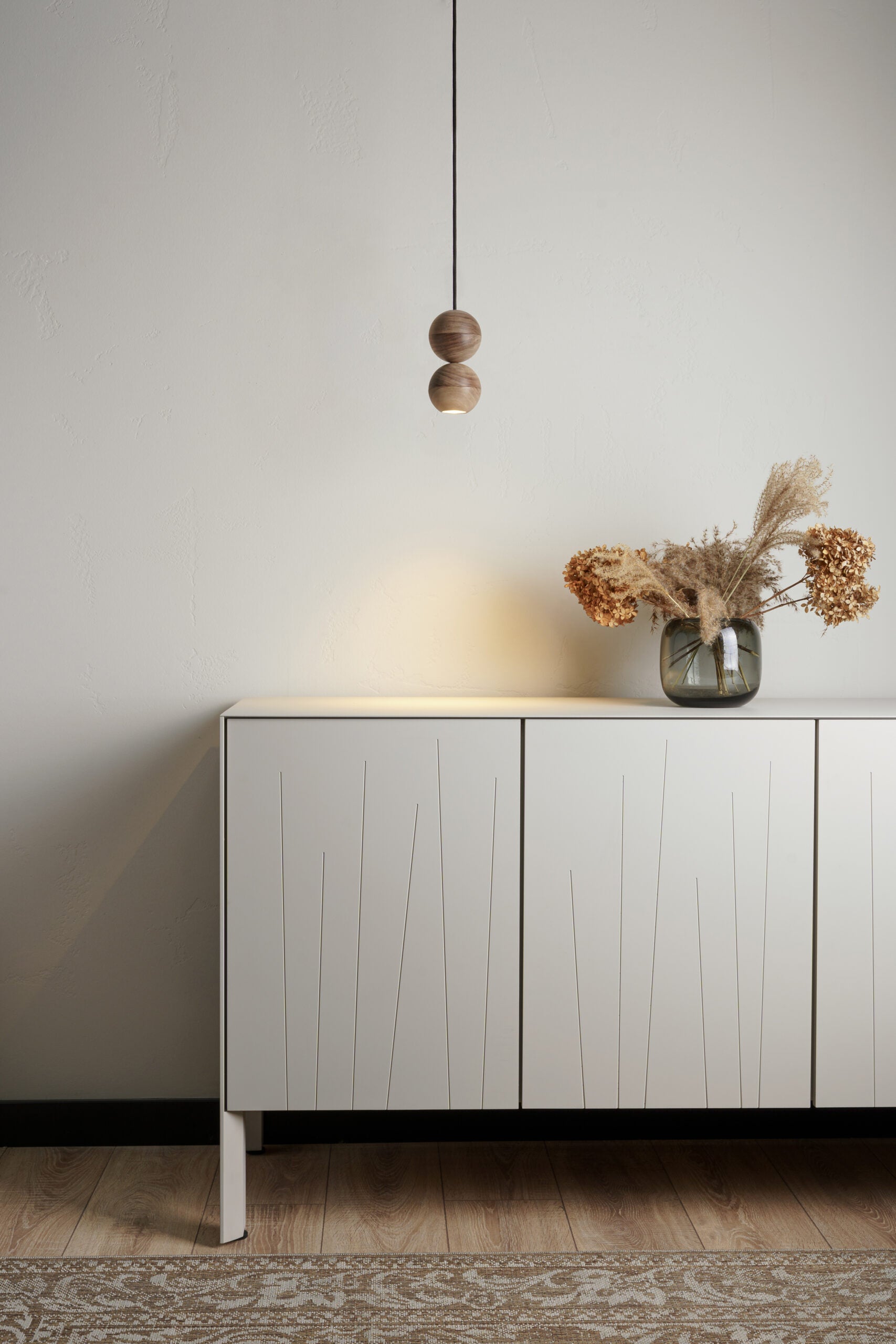 WOODOO Pendelleuchte aus massivem Nussbaumholz