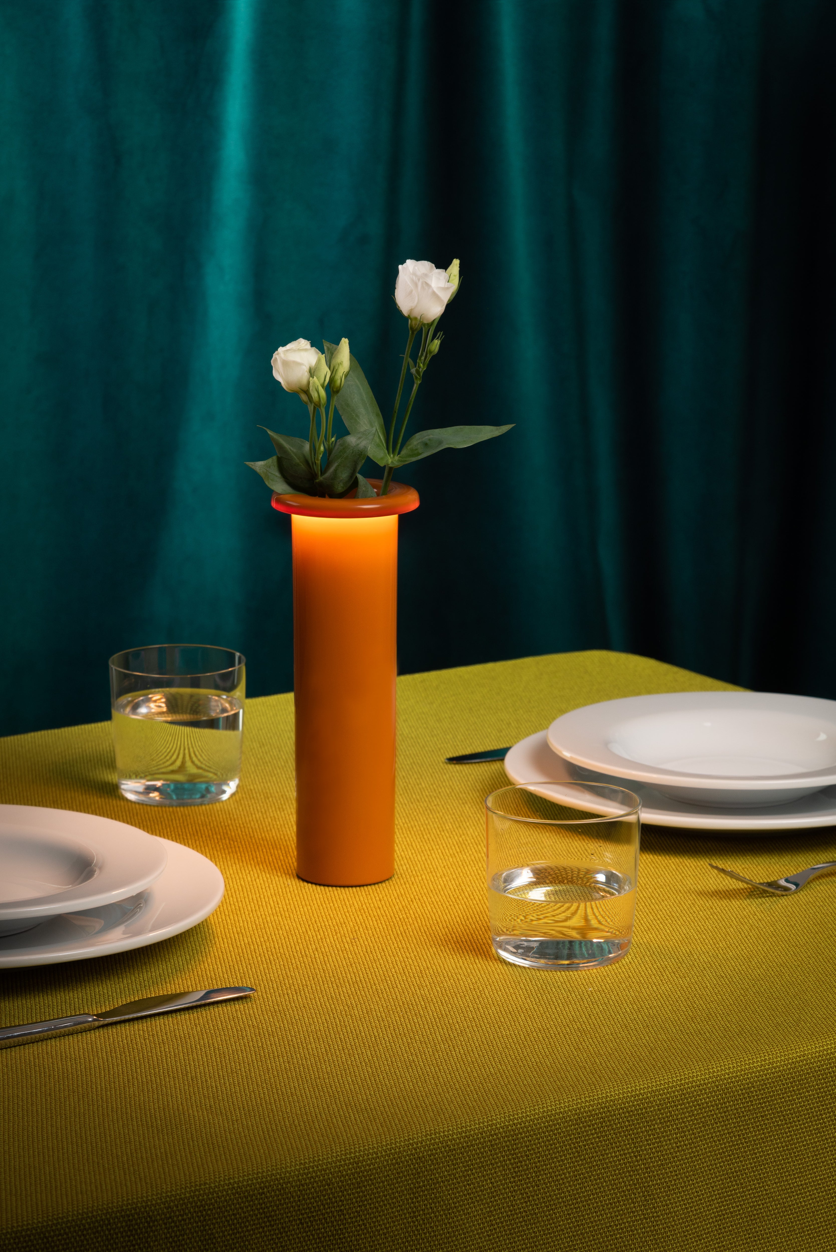 Lampa stołowa wazon bezprzewodowa BOUQUET czarny Magis    Eye on Design