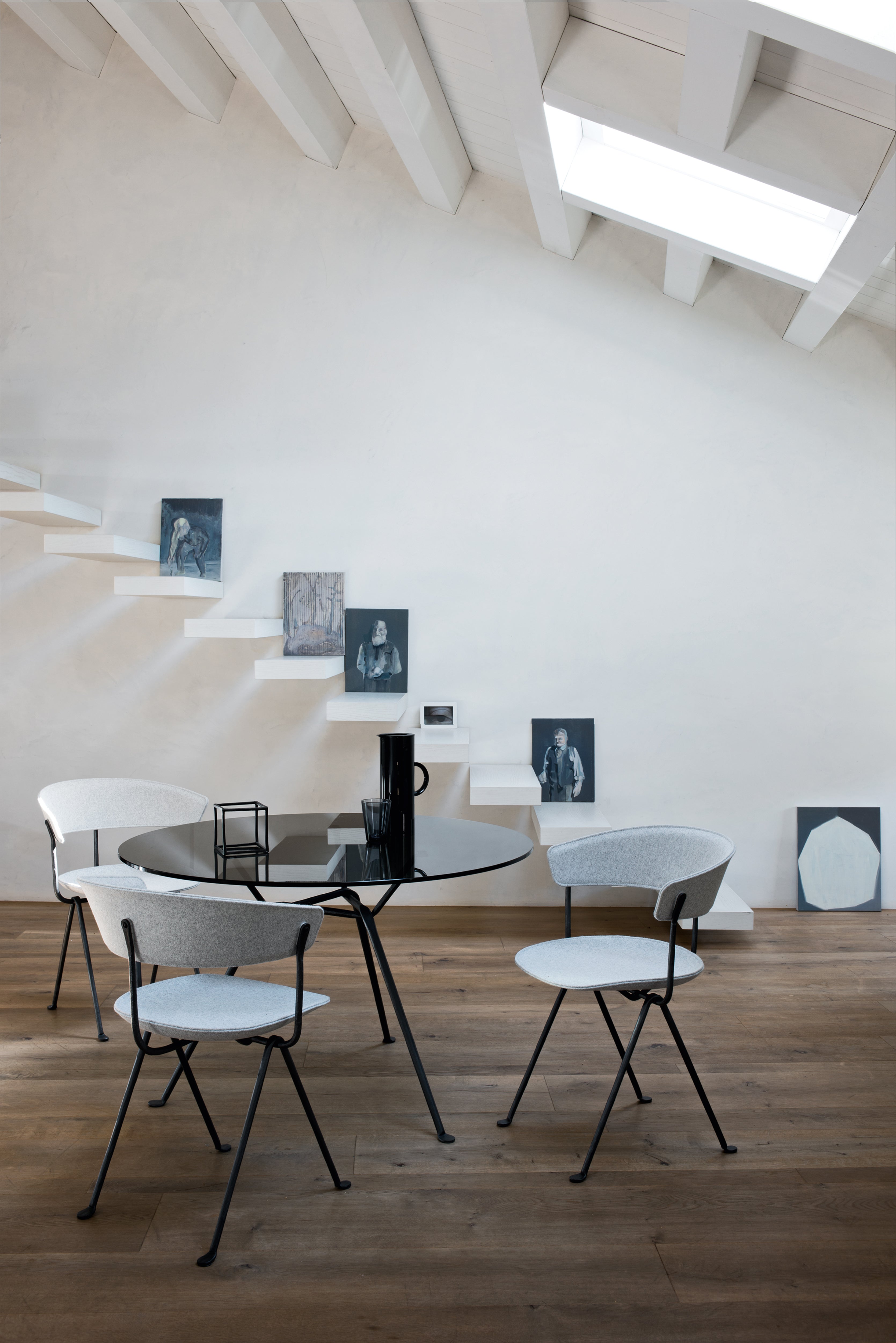 Krzesło OFFICINA antracytowa rama czarna skóra Magis    Eye on Design