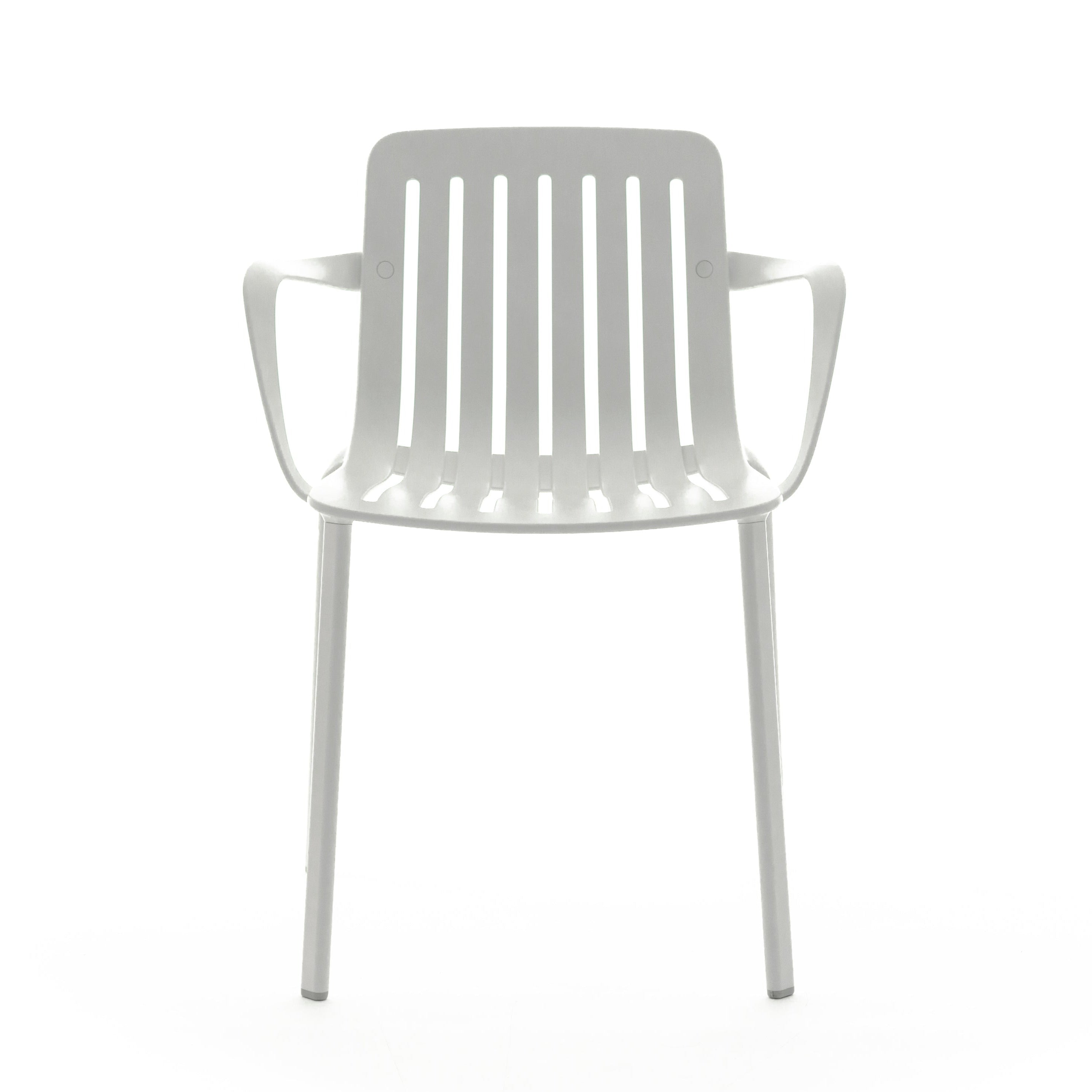 Krzesło zewnętrzne z podłokietnikami PLATO biały Magis    Eye on Design
