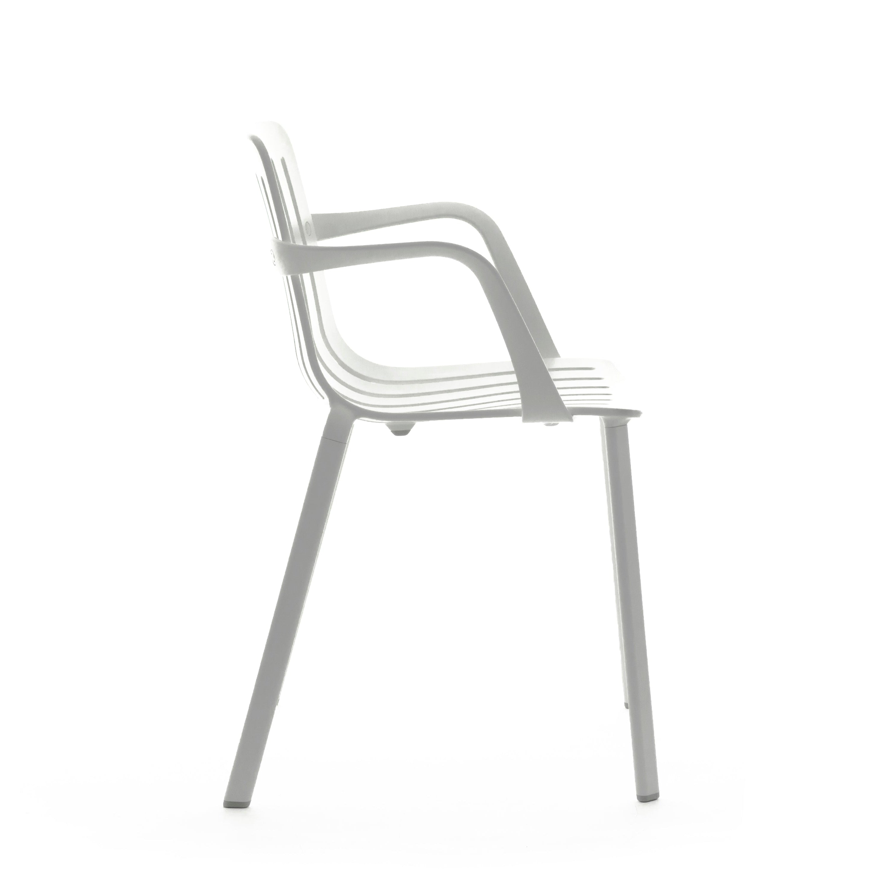 Krzesło zewnętrzne z podłokietnikami PLATO biały Magis    Eye on Design