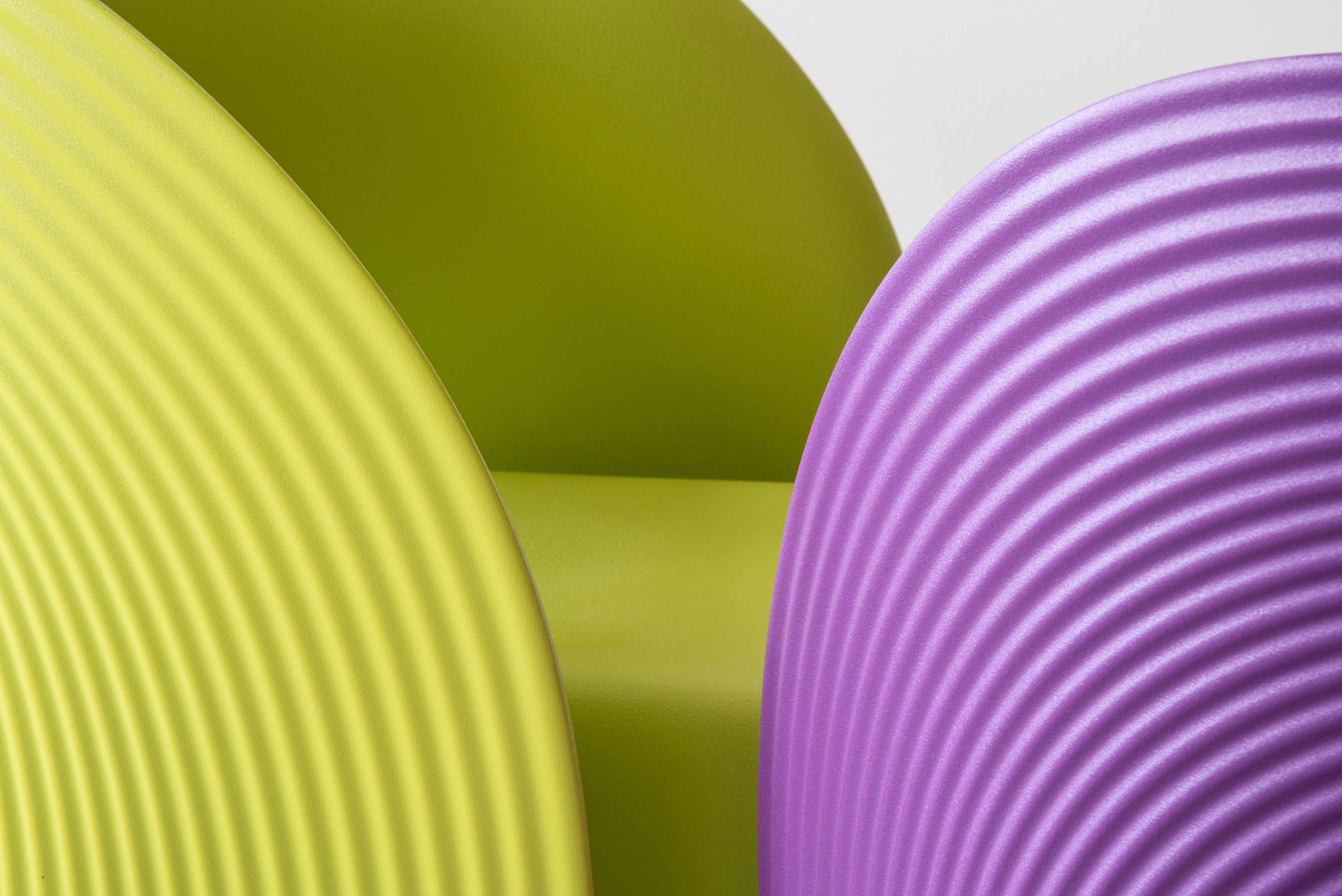 Niskie krzesło RAVIOLO żółty Magis    Eye on Design