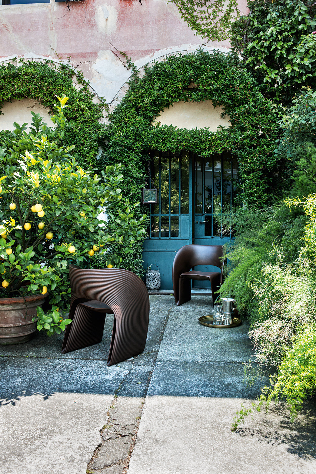 Niskie krzesło RAVIOLO fioletowy Magis    Eye on Design