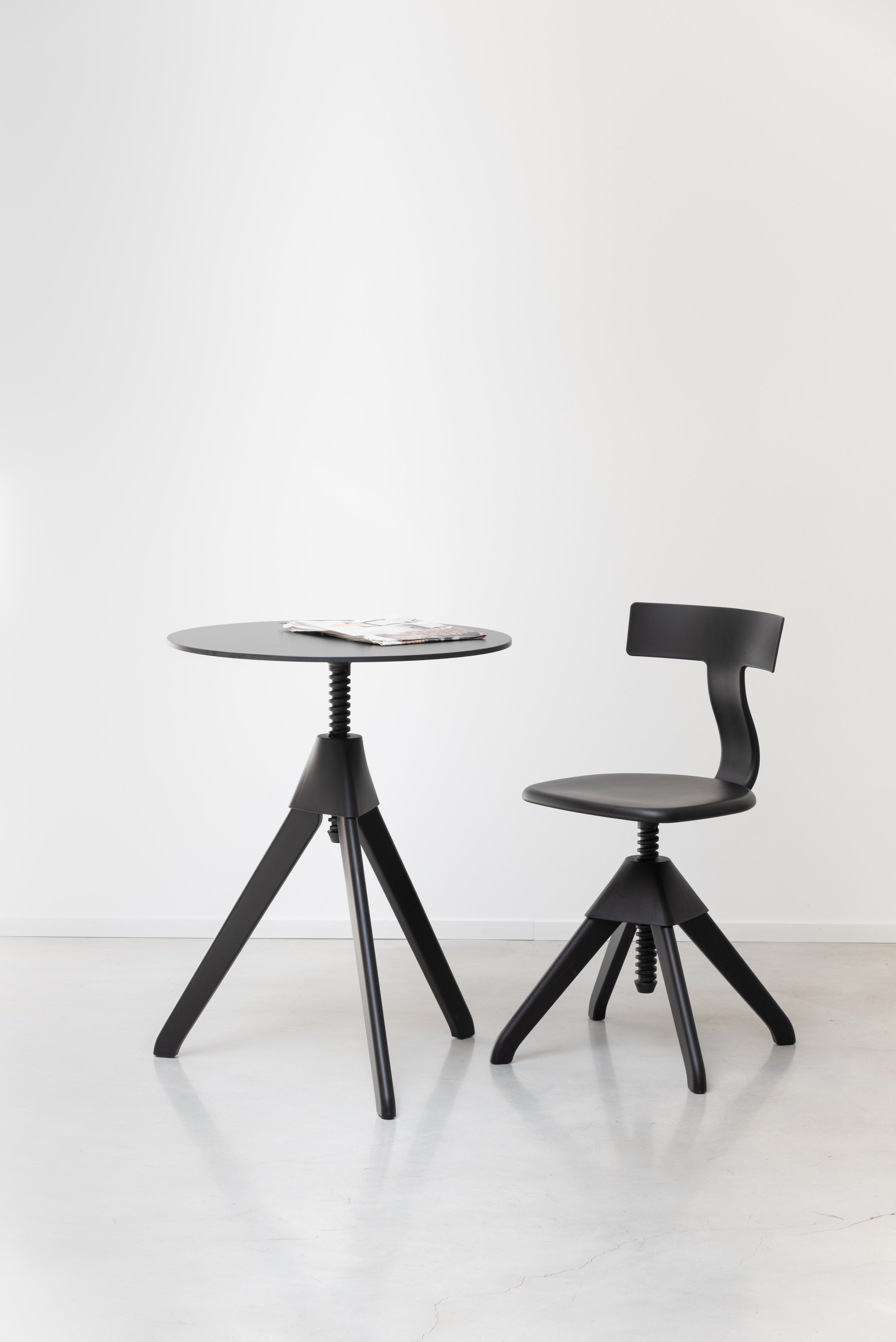 Krzesło TUFFY DZIKA BANDA żółty z drewnem Magis    Eye on Design