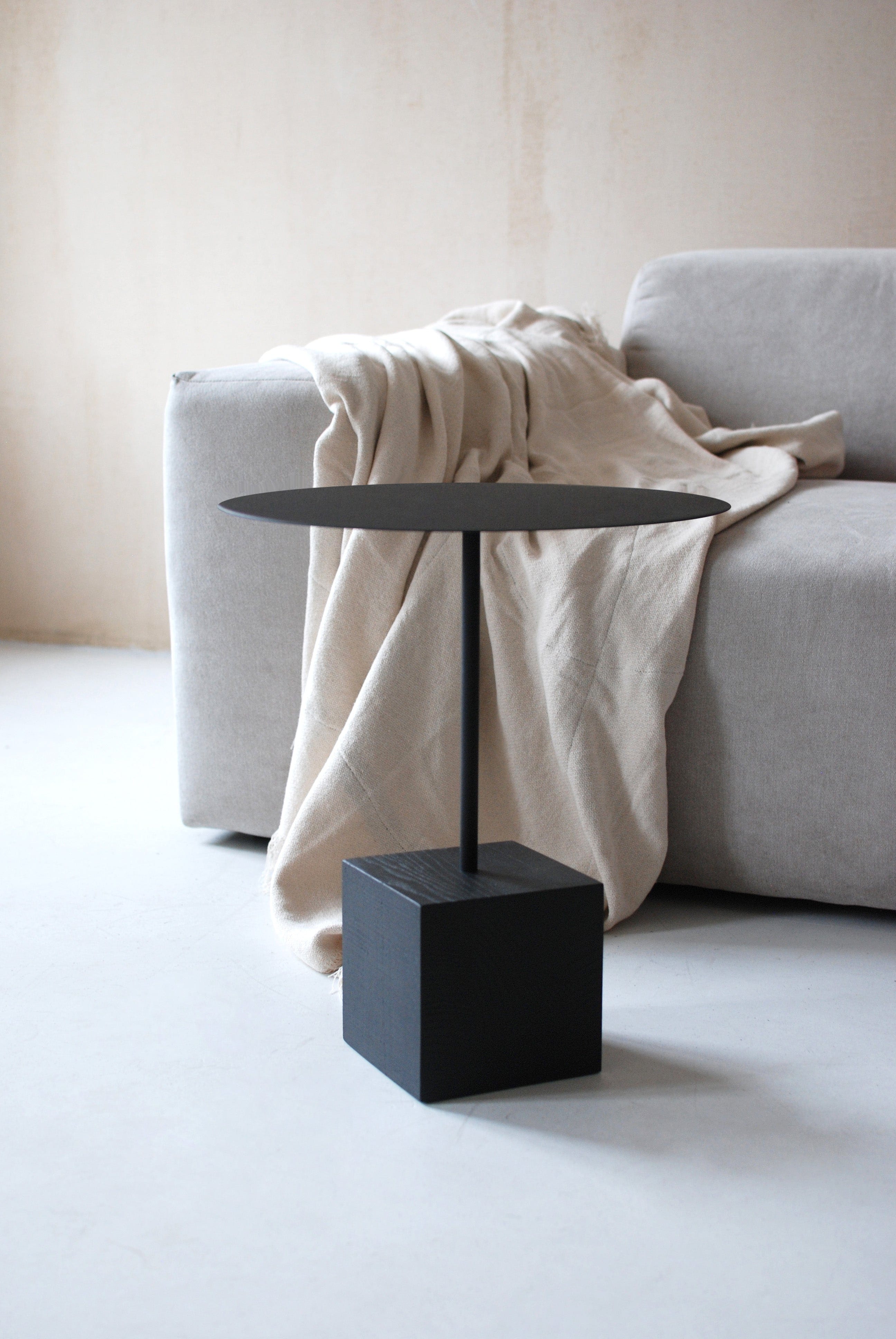 Stolik kawowy ROS jesion Salak Czarny   Eye on Design