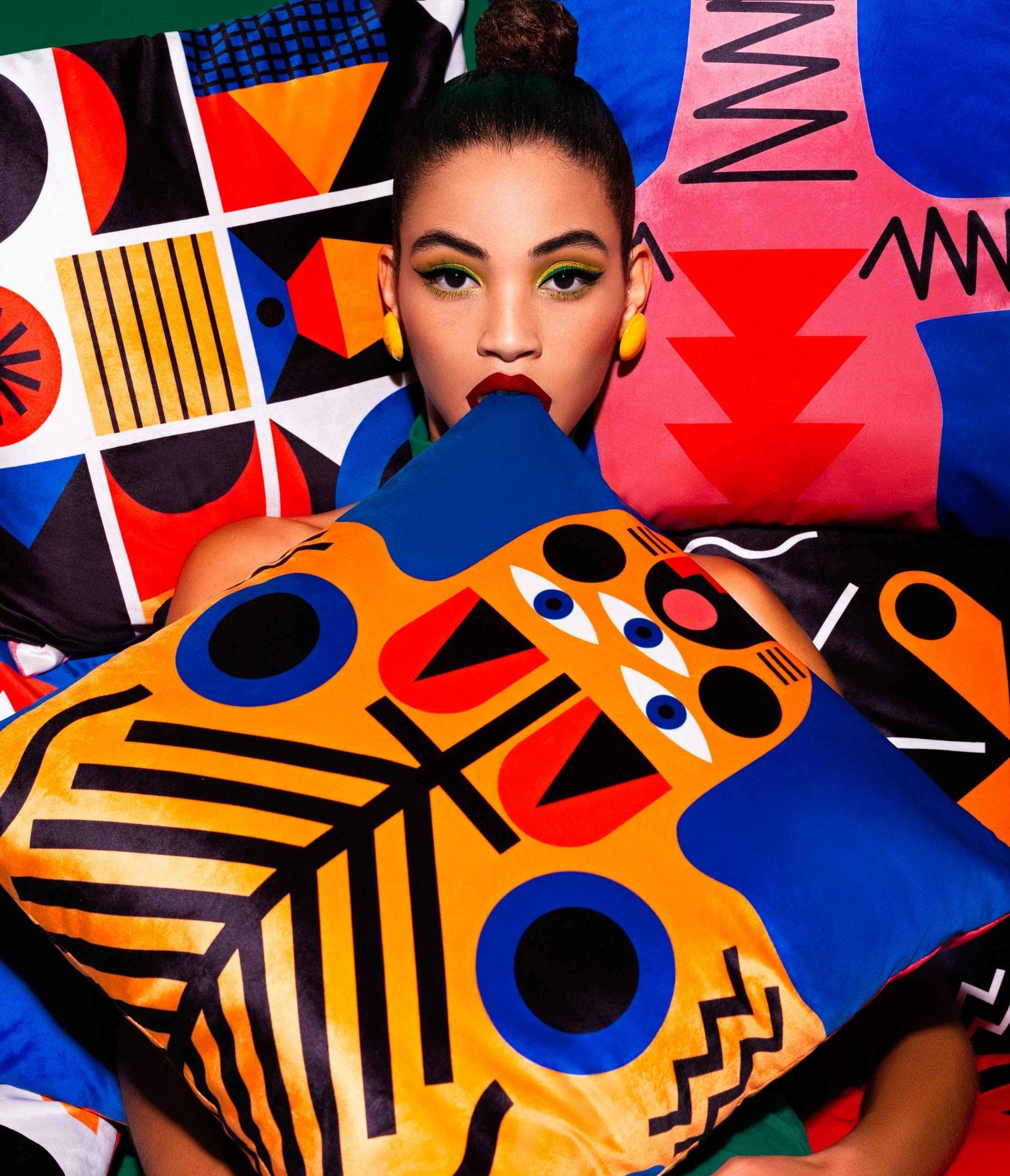 Poduszka dwustronna FACE Qeeboo    Eye on Design