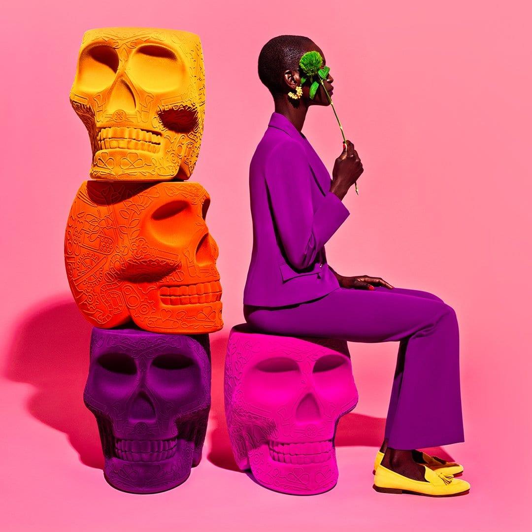 Stołek i stolik boczny MEXICO VELVET czerwony Qeeboo    Eye on Design